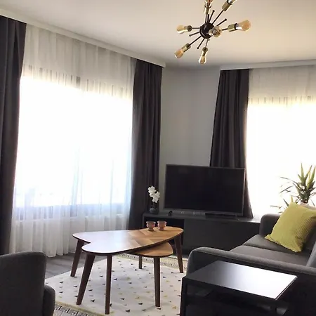 Spacious With Sea View In 马尔马里斯