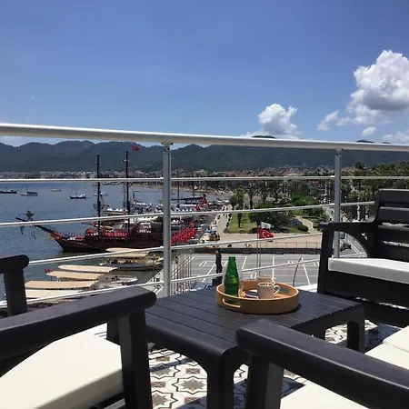Spacious With Sea View In Apartment *